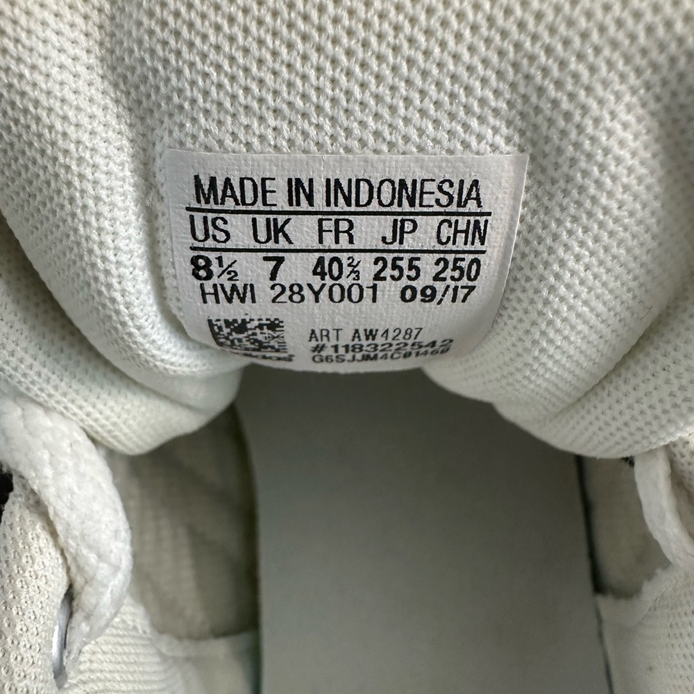 Adidas Classic White and Black Sneakers - Picture 5 of 9